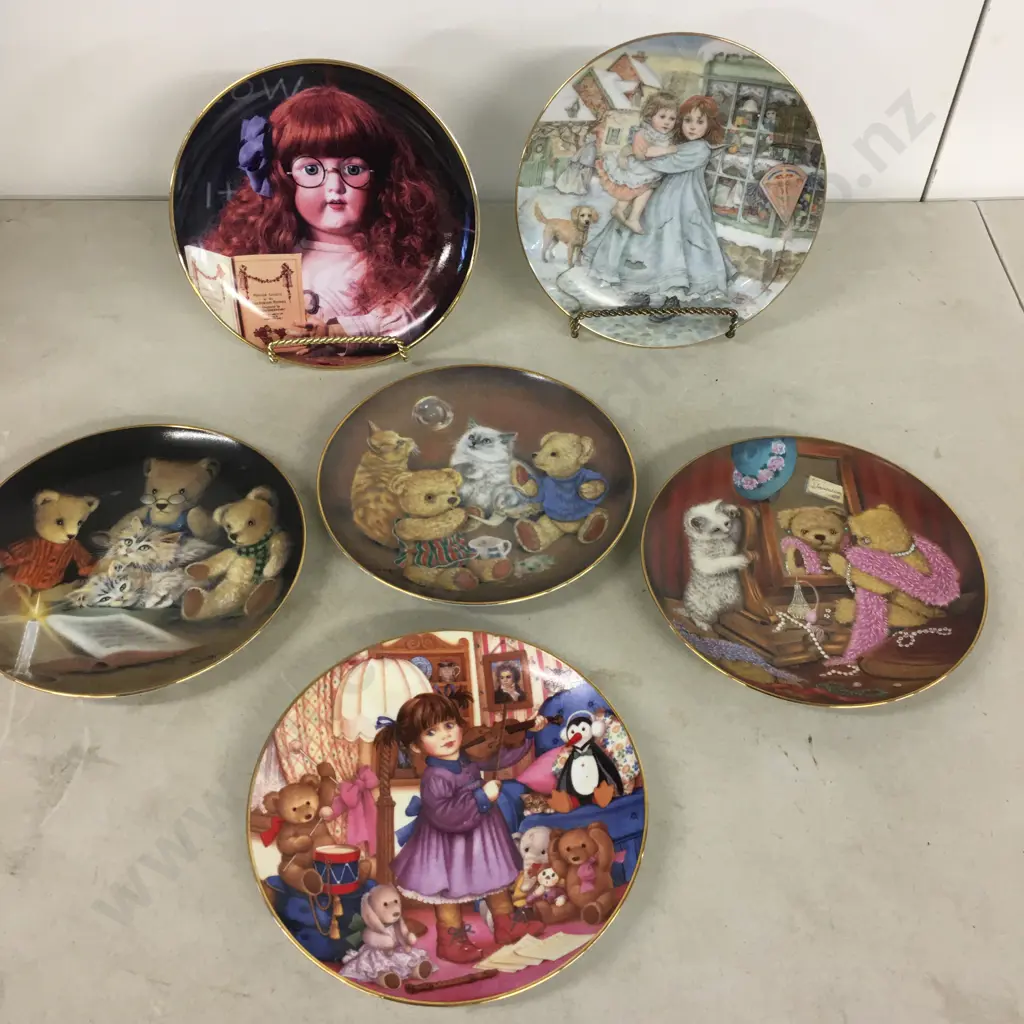 Assorted Collectors Plates x6 Image 1++